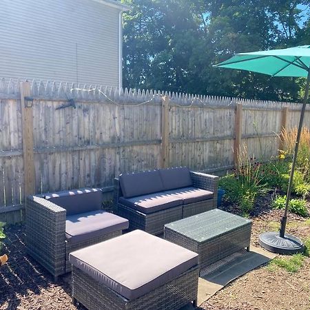 Studio Apt W Garden Кінгстон Екстер'єр фото